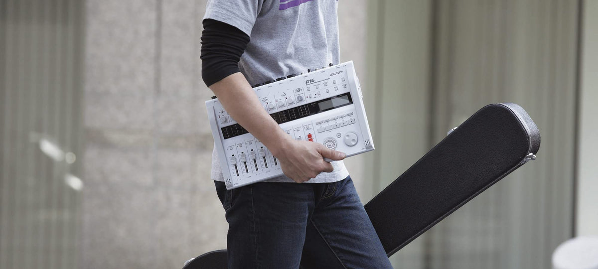 Multi-Track Tabletop Recorder with 8 XLR Combo Inputs J7003