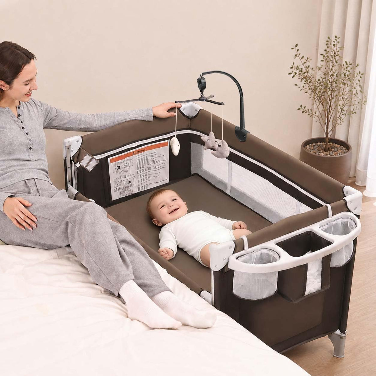 5-in-1 Baby Bassinet Bedside Sleeper M80698