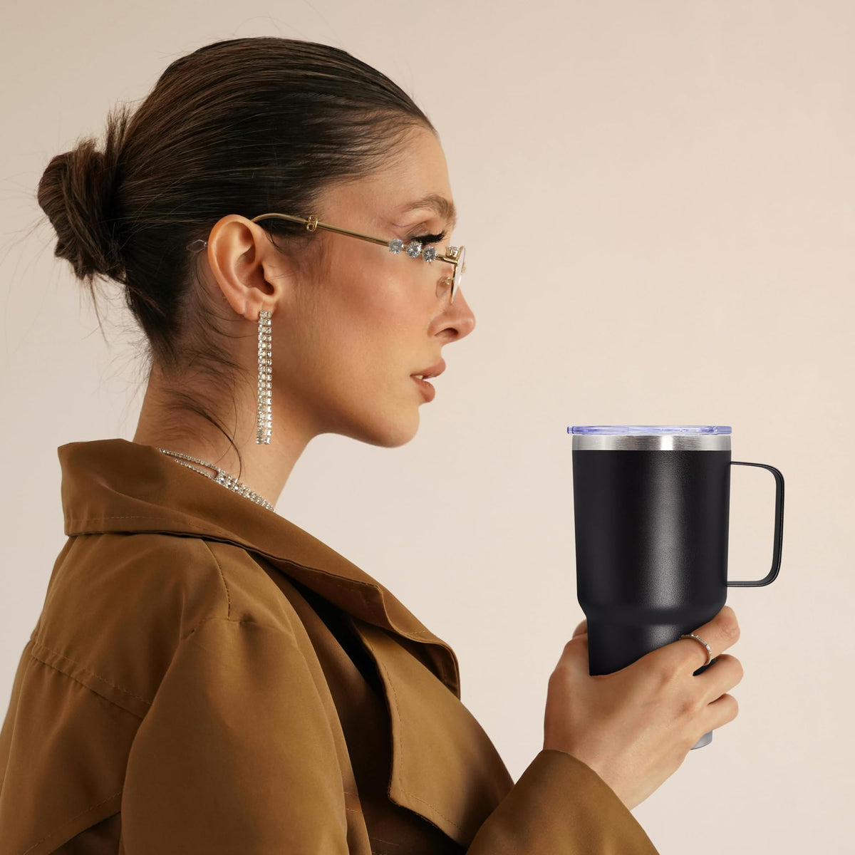 20 oz Black Tumbler with Handle and Lid R74626